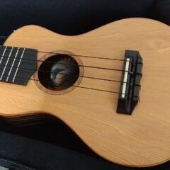 左利き用ウクレレ　希少な国内製作者さんのウクレレですの画像