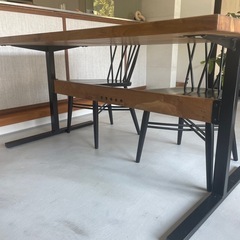 クラッシュゲート　ダイニングテーブルの画像