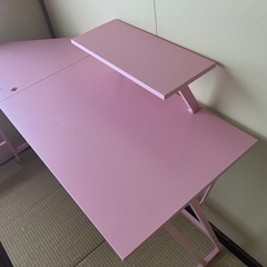 ゲーミングテーブルの画像