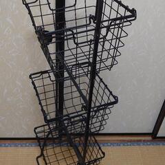 お取引中　アイアン　3段　ラックの画像