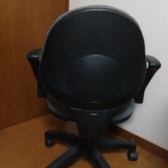 オフィス用回転椅子の画像
