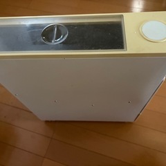 無料　中古　ニトリ　米びつ　欠け部分ありの画像