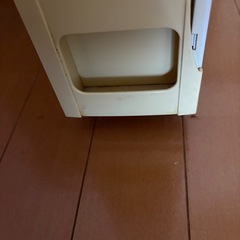 無料　中古　ニトリ　米びつ　欠け部分ありの画像