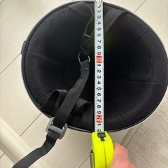 子供、大人のヘルメットの画像