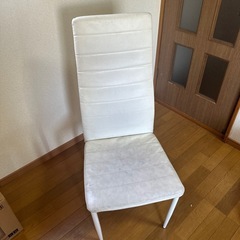 ホワイトチェアーの画像