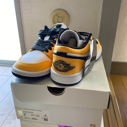 NIKE エアジョーダン　スニーカー