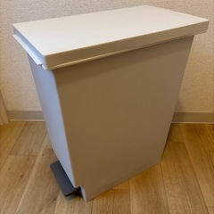 ゴミ箱の画像