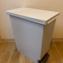 ゴミ箱の画像