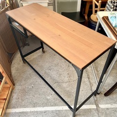【武蔵小山店】　IKEA　イケア　FJALLBO　フィエルボ　デスク　ワークデスク　ラップトップテーブル　パソコンデスク　PCデスク　アイアン　木製天板　ヴィンテージ風　インダストリアル　作業台　机　テーブル　勉強机　おしゃれ　中古家具　スチールフレーム　テーブル　FJÄLLBO　キャスター 付き　の画像