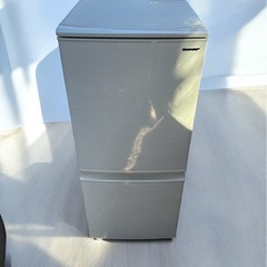 (美品)SHARP 冷蔵庫 SJ-D14E-W 137L の画像