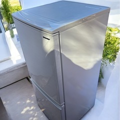 (美品)SHARP 冷蔵庫 SJ-D14E-W 137L の画像
