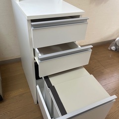 美品・ゴミ箱付きキッチン収納棚の画像