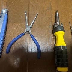 工具セット　カッター　ペンチ　キリ　ドライバーセットの画像