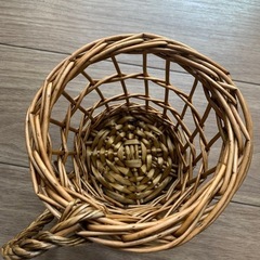 小ぶりな花カゴの画像