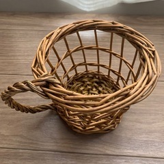 小ぶりな花カゴの画像