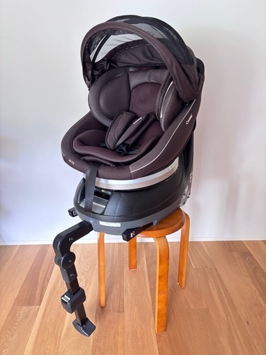 チャイルドシート　新生児から　回転式