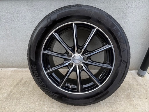 普通タイヤホイル付き215/60R/17      ほぼ新品