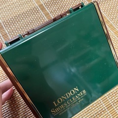 靴修理セット　と　靴磨きセットの画像