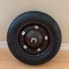 一輪車　ノーパンクタイヤ　13インチの画像