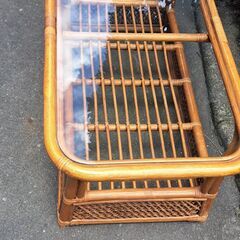 リサイクルショップどりーむ天保山店　No3563　ガラステーブル　写真参照　オシャレなデザイン　お買い得品ですよ～🎵の画像