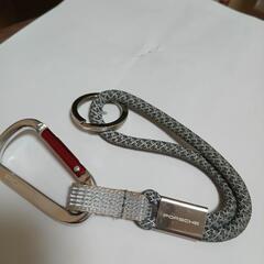 ポルシェのカラビナストラップの画像