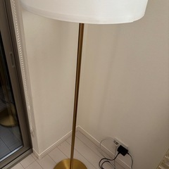 イケア　スタンドライトの画像