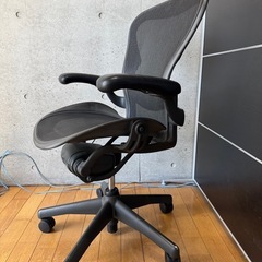 ハーマンミラー　アーロンチェアの画像