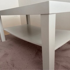 IKEAテーブルホワイトの画像