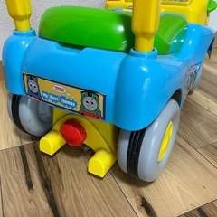 機関車トーマスの手押し車の画像