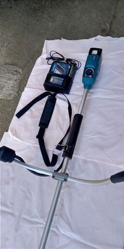 マキタ充電式草刈機 MUR142UD 発送不可