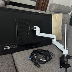IODATA 液晶モニター32型　アーム付き　広視野角ADSの画像