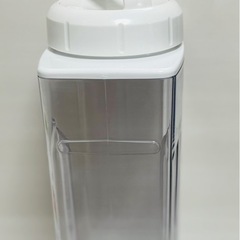 【中古美品】アスベル 冷水筒 簡単スクリュー ビオD-221 ドアポケットに入る 2.2L 白 持ちやすいグリップ の画像