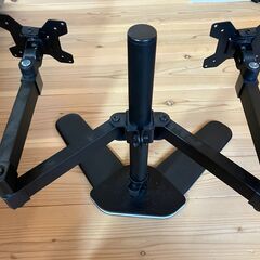 自立型モニターアーム　モニタ取り付けビス欠品の画像