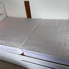 【取引中】シングルベッド(ベッド下収納・ライト・コンセント付)の画像
