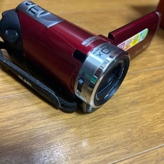 お値引しました！JVC ビデオカメラ　GZ-E770-R 2016年製　本体のみの画像