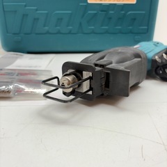中古　makita マキタ　小型レシプロソー　JR1000FT　ジグゾーブレード他　ケース付き　動作確認済　電動工具の画像