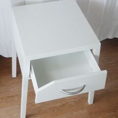 ★★★ IKEA サイドテーブル SELJE 美品 ★★★の画像