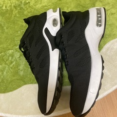 スニーカー　AIRクッション24.5の画像