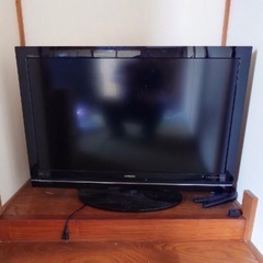 ソファ、テレビ、ガーデンテーブルなどの画像