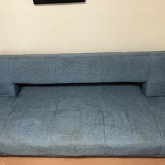 【〜8/7まで引取り限定】2〜3人掛けソファーベッドの画像