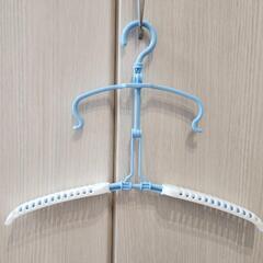 パーカーのフードが乾きやすいハンガーの画像