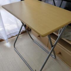 折りたたみ　テーブルの画像