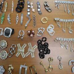 靴、バックの飾り金具。新品、大量。ドレスやアクセサリーのパーツとりに。の画像