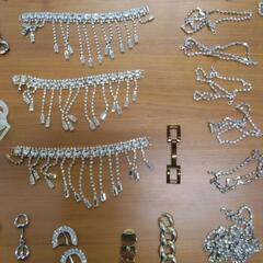 靴、バックの飾り金具。新品、大量。ドレスやアクセサリーのパーツとりに。の画像