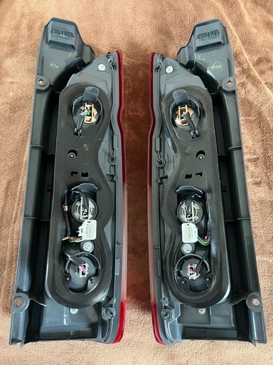 （決まりました）6型ハイエーステールランプ純正
