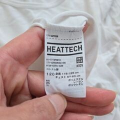 120；UNIQLOヒートテック半袖シャツ２枚セット(アンダーウェアインナー肌着の画像