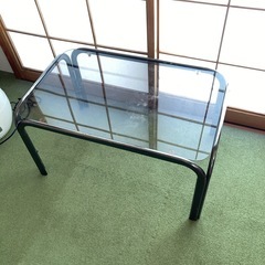 ガラステーブルの画像
