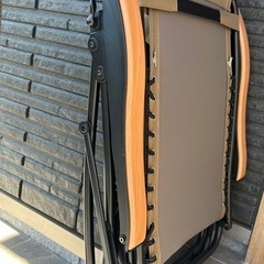 アウトドアチェア2台セット（オリーブベージュ、ブラック）の画像