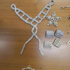 靴、バック金具、アクセサリーやドレスの飾りに。新品未使用、パーツとりに。の画像