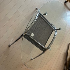 ガラステーブルの画像